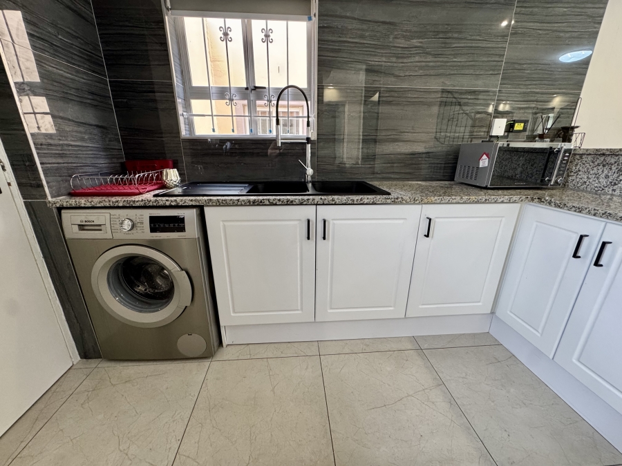 To Let 2 Bedroom Property for Rent in Parklands Western Cape